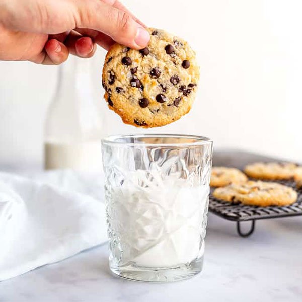 Keto Chocolate Chip Cookies