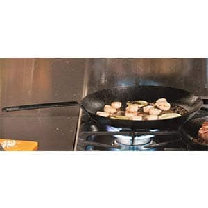 12″ lodge seasoned carbon steel skillet