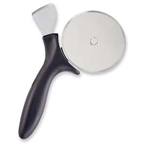 the pampered chef pizza and crust cutter