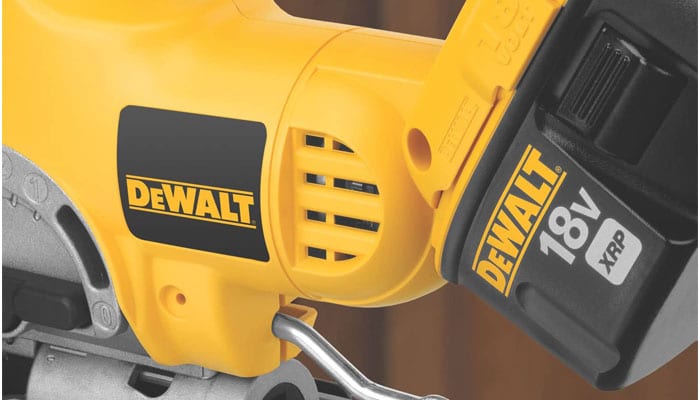 dewalt bare-tool dc330b 18-volt cordless jig saw with keyless blade change