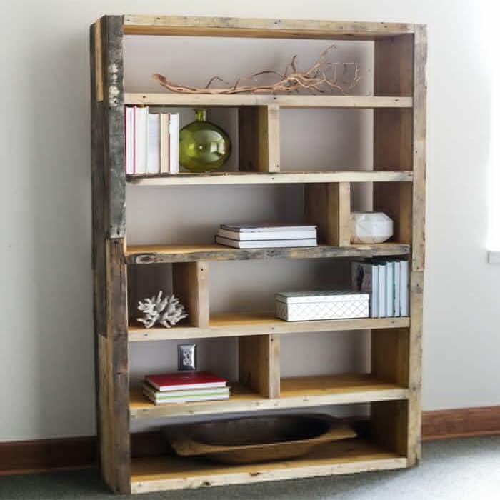 jen woodhouse's crate and reclaimed pallet bookshelf
